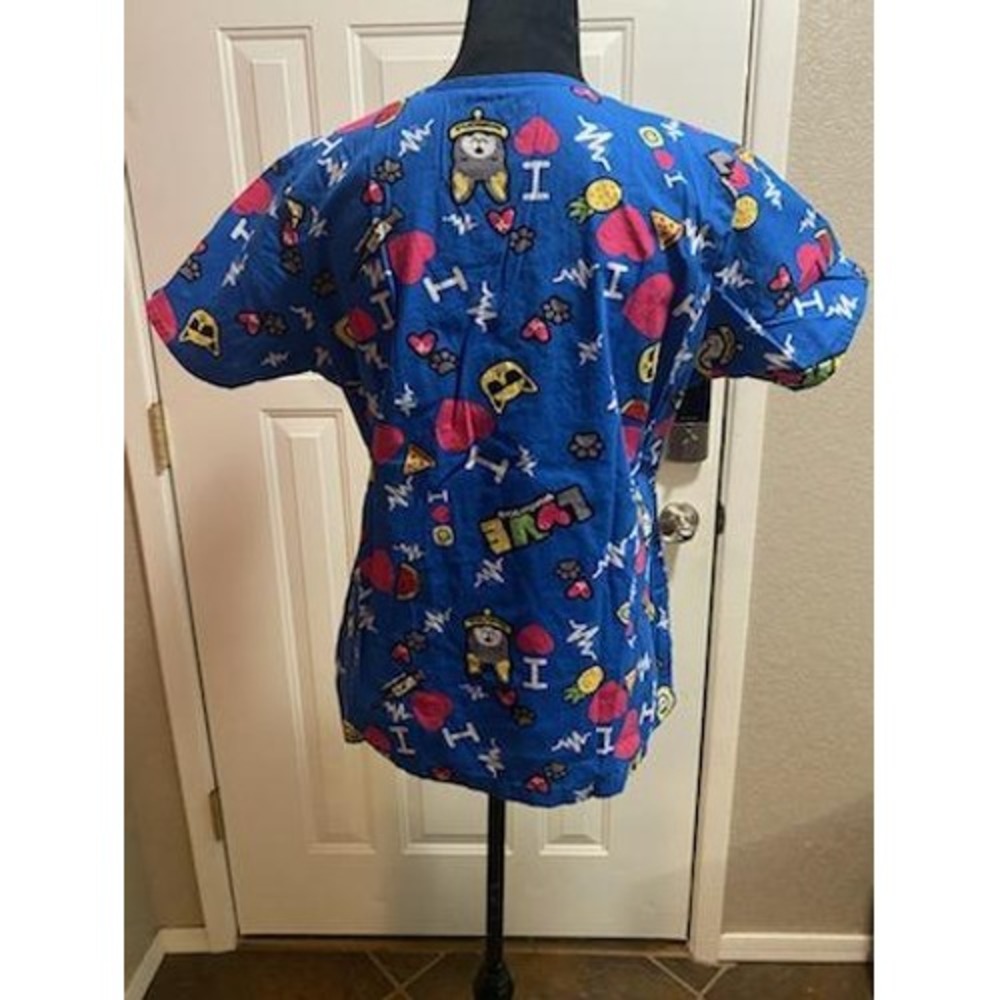 WonderWink Womens Blue Heart Pizza Medical Novelty Print V-Neck Scrub Top Medium - Picture 2 of 7